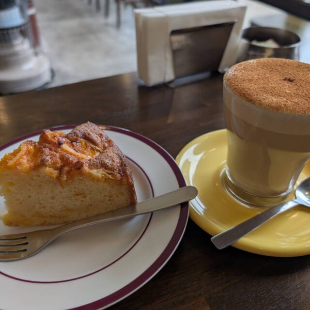 中央通町｜ヨーロッパのカフェのよう♪おいしいコーヒーとケーキのお店「POP BY COFFEE（ポップバイコーヒー）」