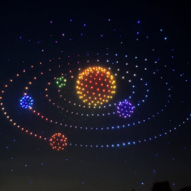 金沢の春の夜空を彩ったドローンショー！「2025春・夜桜スペシャルドローンショー in 金沢」