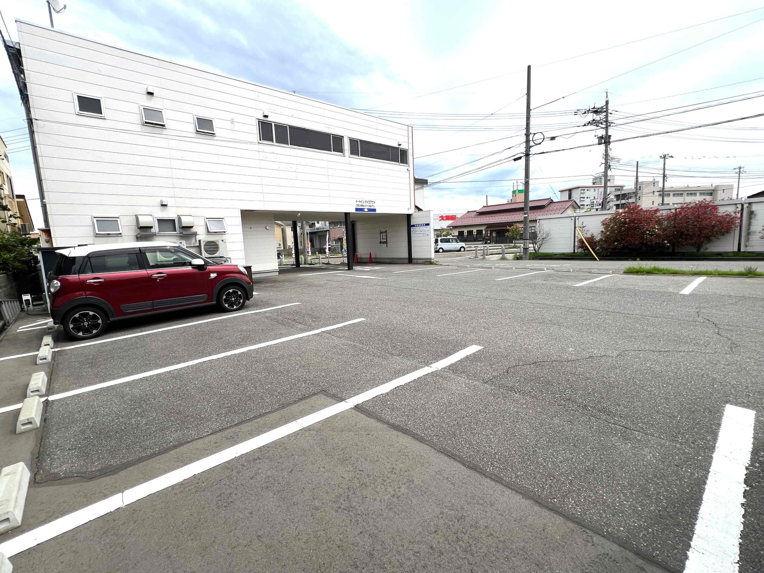 NEOバーガー駐車場