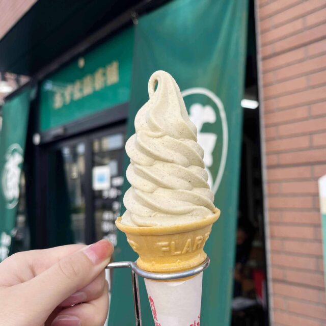 森本｜金沢初！お茶屋のこだわり加賀棒茶ソフトクリーム「あずま園」