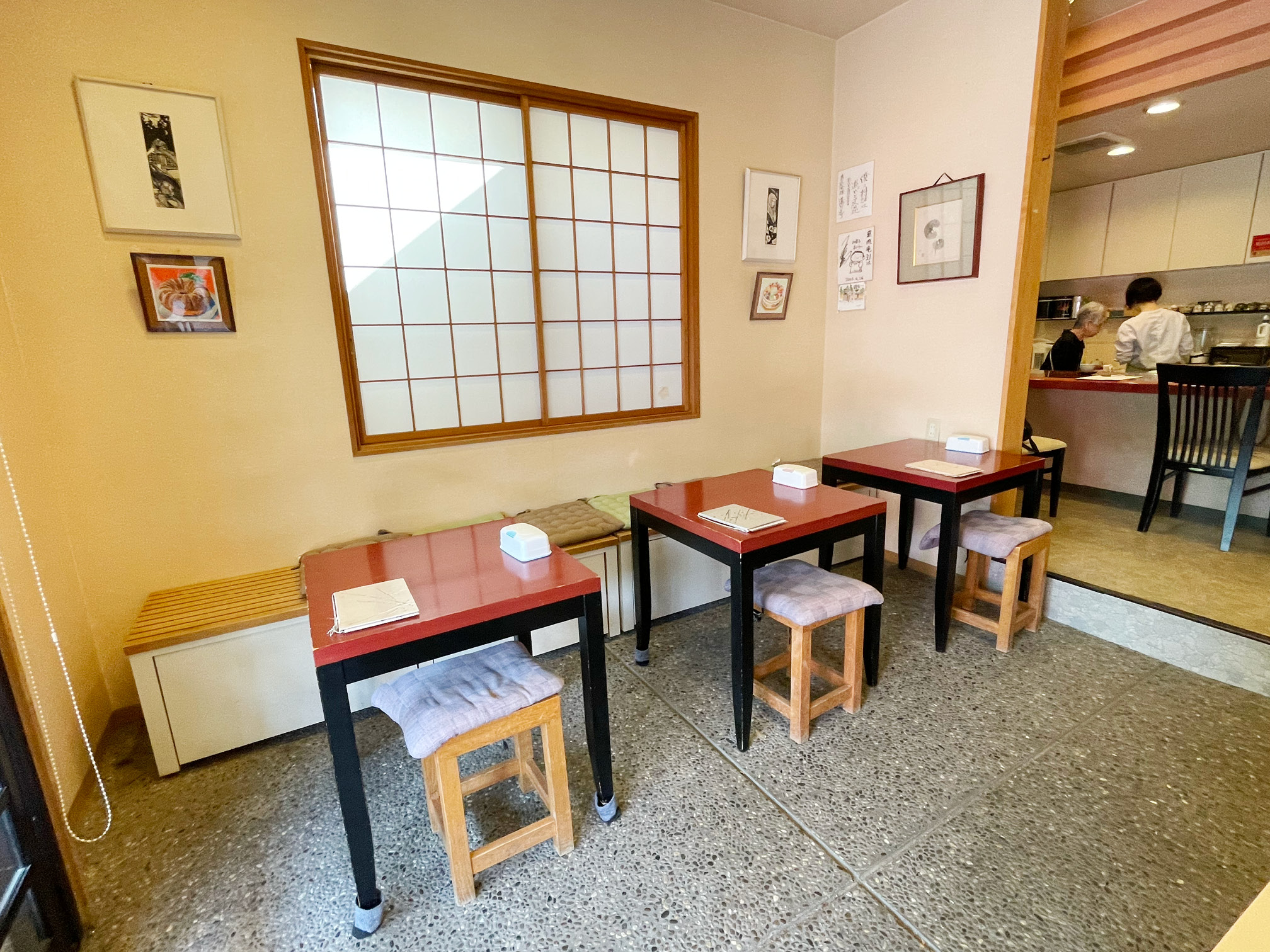 菓遊庵（かゆうあん）の喫茶スペース