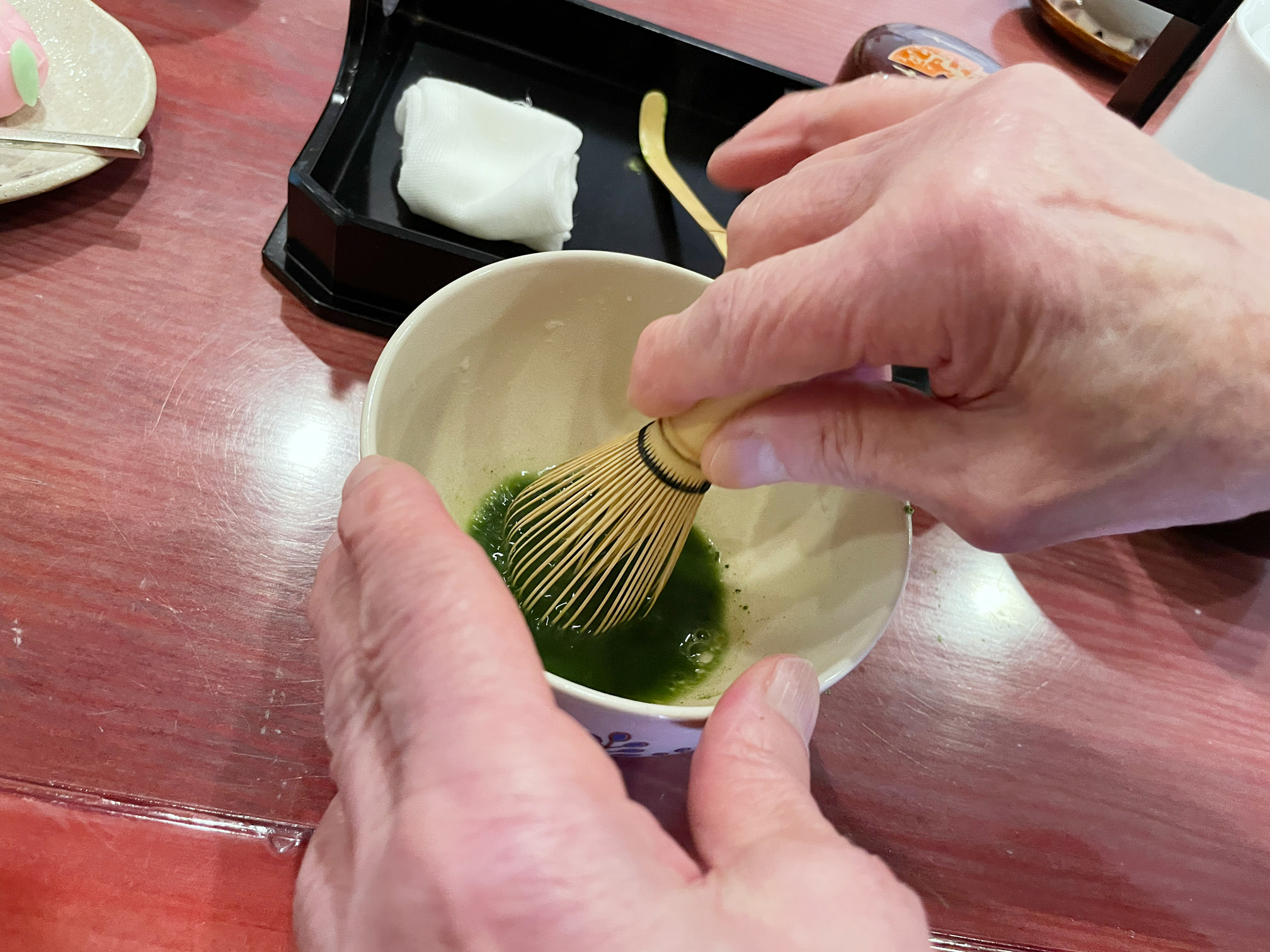 抹茶をたてる