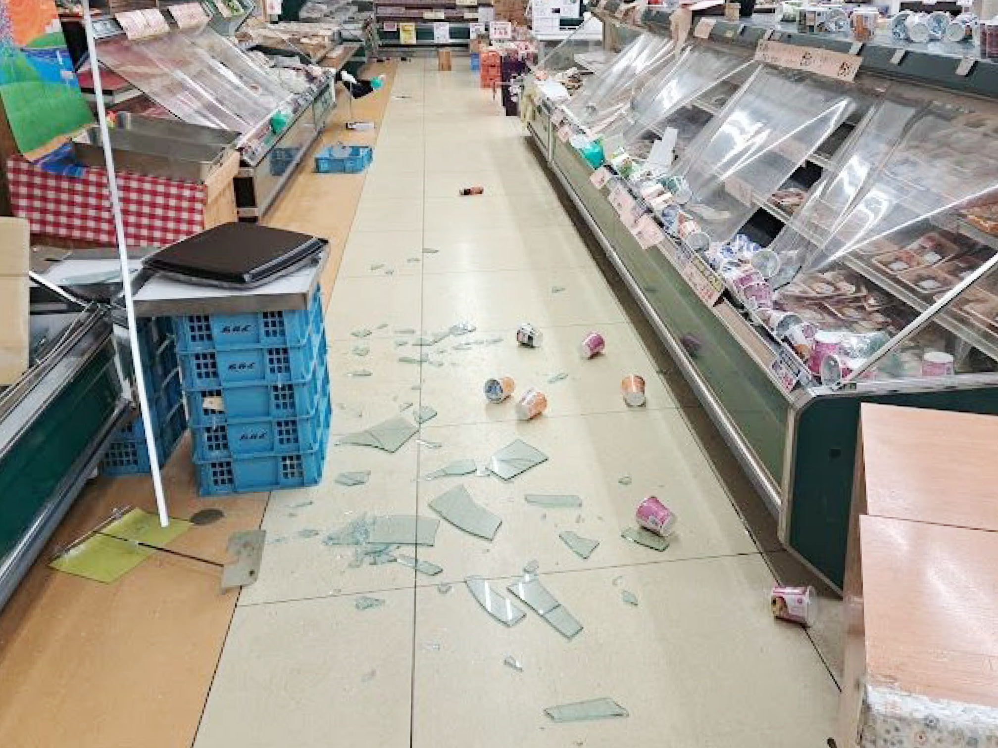 能登半島地震で被害を受けたぴゅあロフティの店内