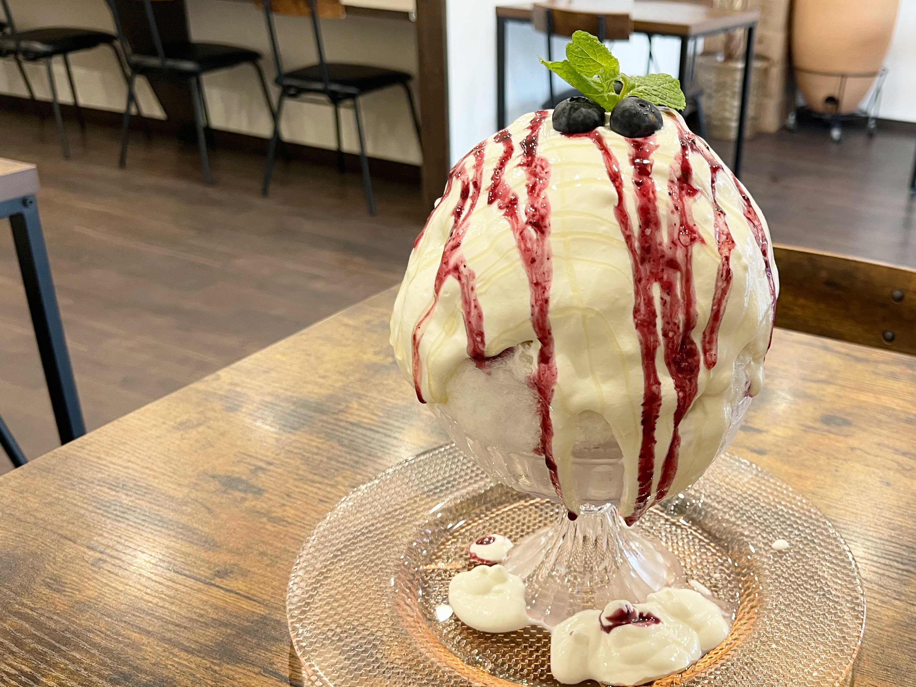 東金沢｜バレーボール級の大きさ！ヨーグルトソースがおいしいふわふわかき氷「不思議なかき氷cafe金沢」