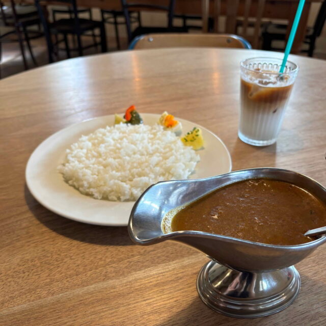 四十万町｜旨みがしみわたる優しい味わい！店主の「好き」を突きつめたカレーのお店「カレー シエスタ」