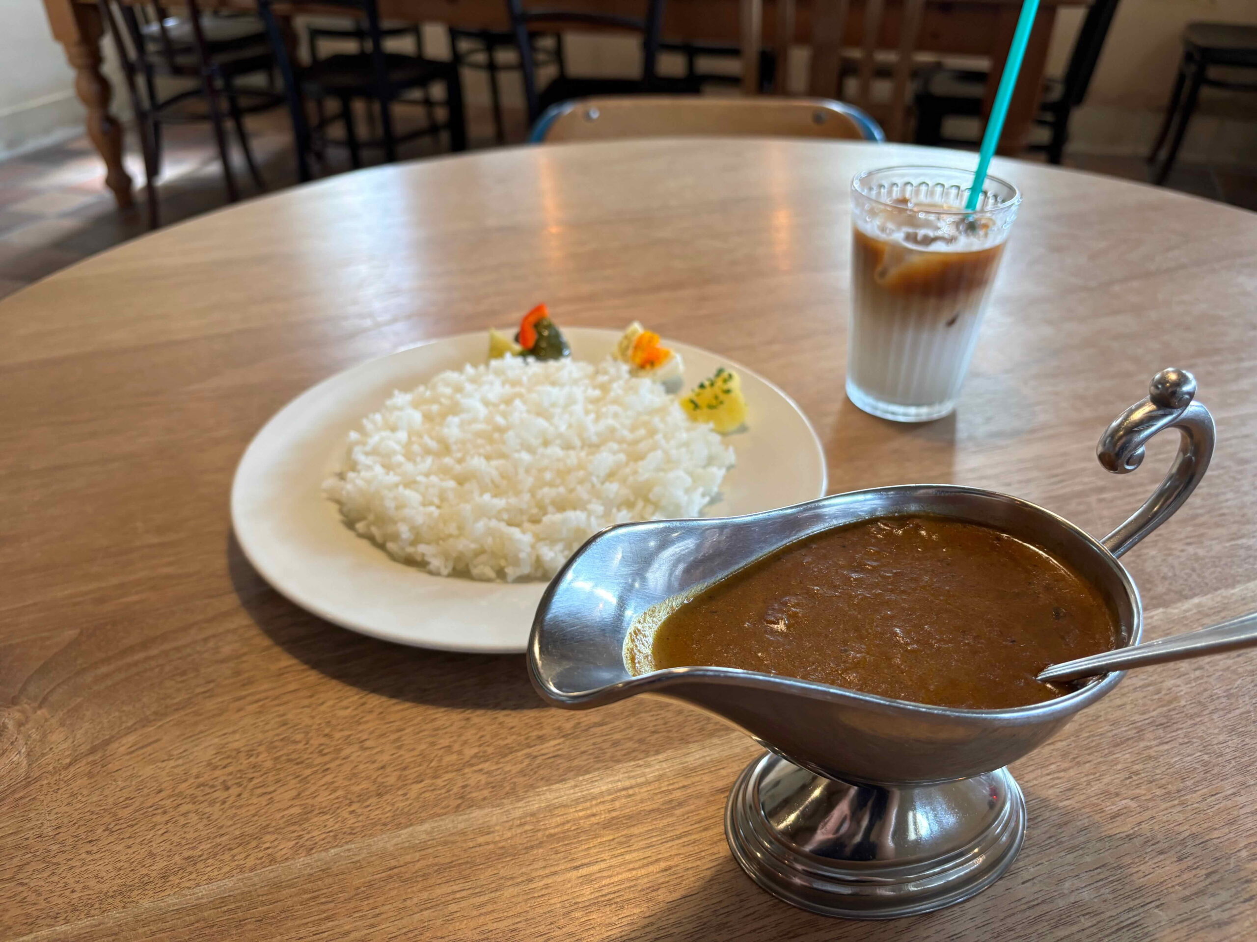 四十万町｜旨みがしみわたる優しい味わい！店主の「好き」を突きつめたカレーのお店「カレー シエスタ」