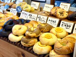 武蔵町｜地元愛あふれる、ふわもちの焼きたてベーグル♡「とべーぐる 金沢武蔵町店」