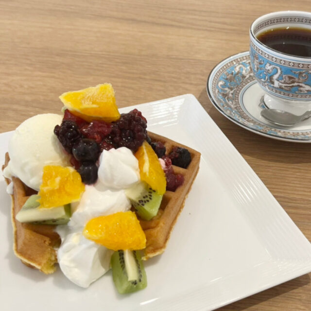 長坂台｜“豆からカップまで” を楽しめる、自家焙煎コーヒー店「金澤ちとせ珈琲 長坂台店」