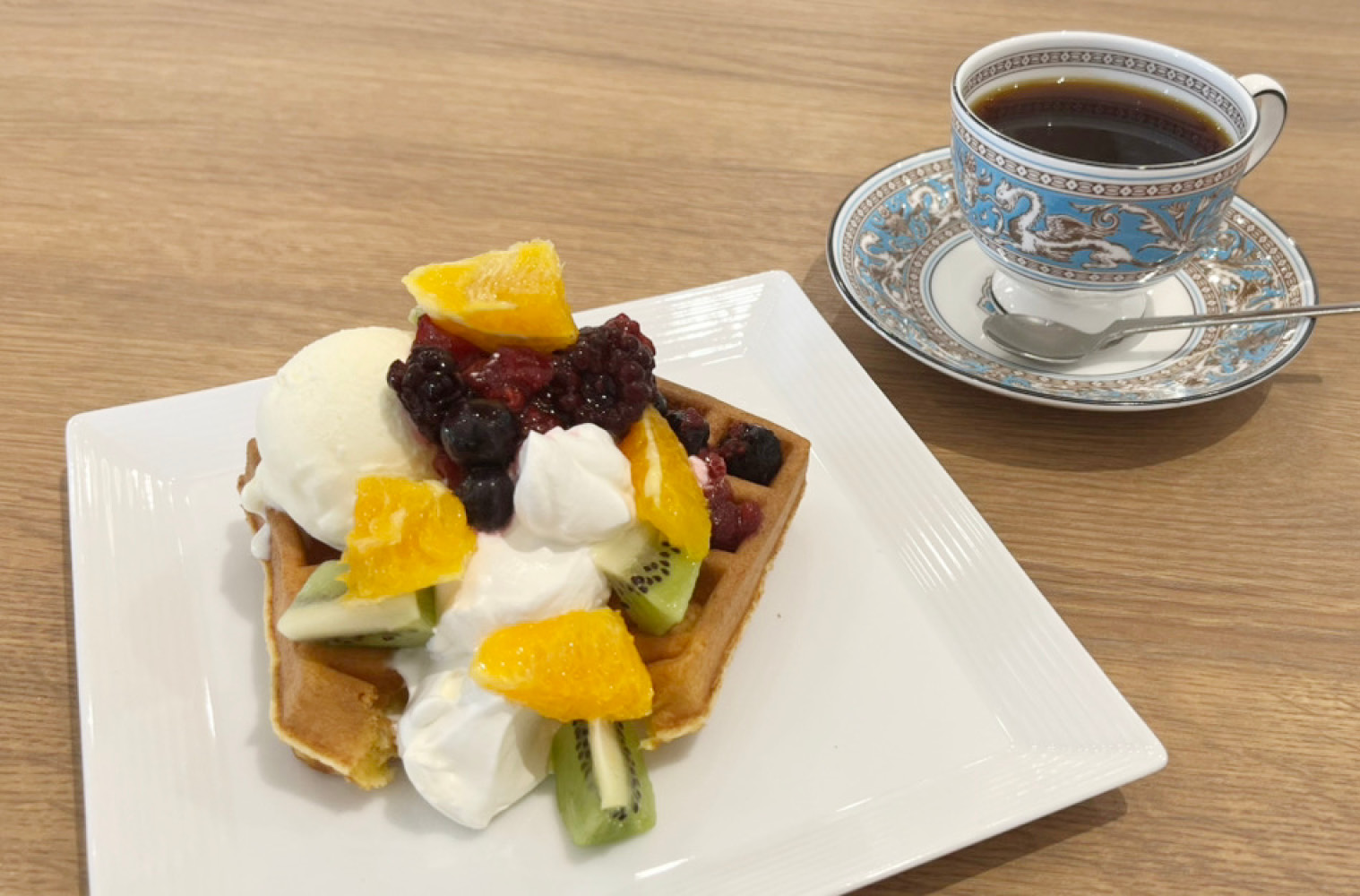 長坂台｜“豆からカップまで” を楽しめる、自家焙煎コーヒー店「金澤ちとせ珈琲 長坂台店」