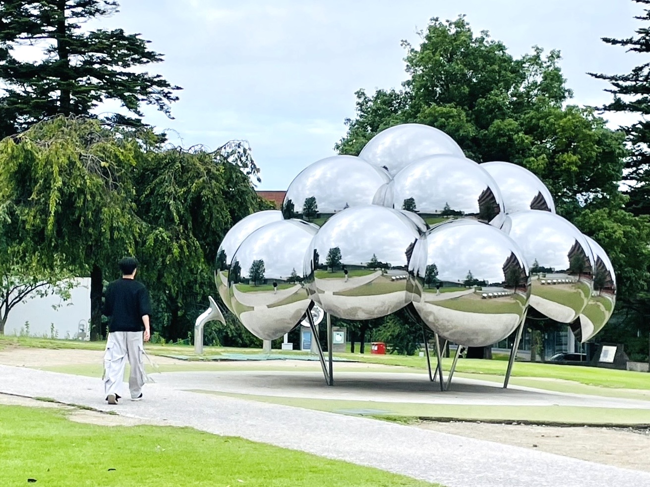 金沢21世紀美術館の球体のパビリオン「まる」