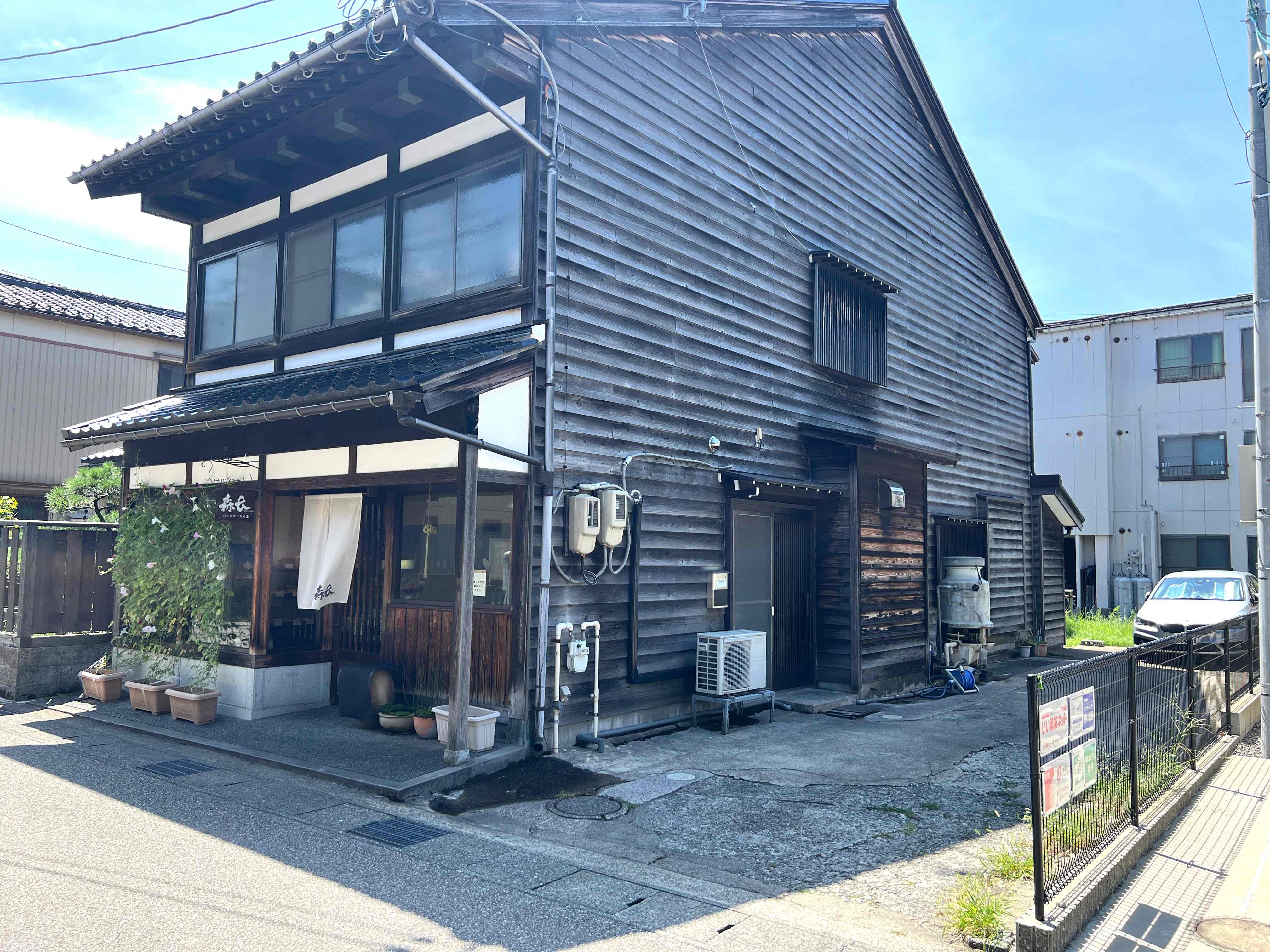 森長パン屋駐車場