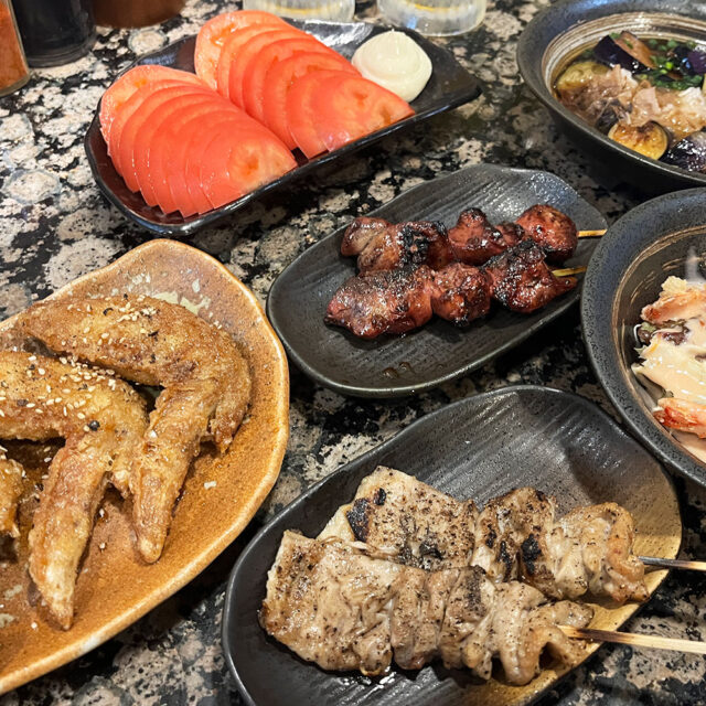 諸江町｜何度も通いたくなる、美味しくて居心地のいい居酒屋「焼き鳥こしむら」