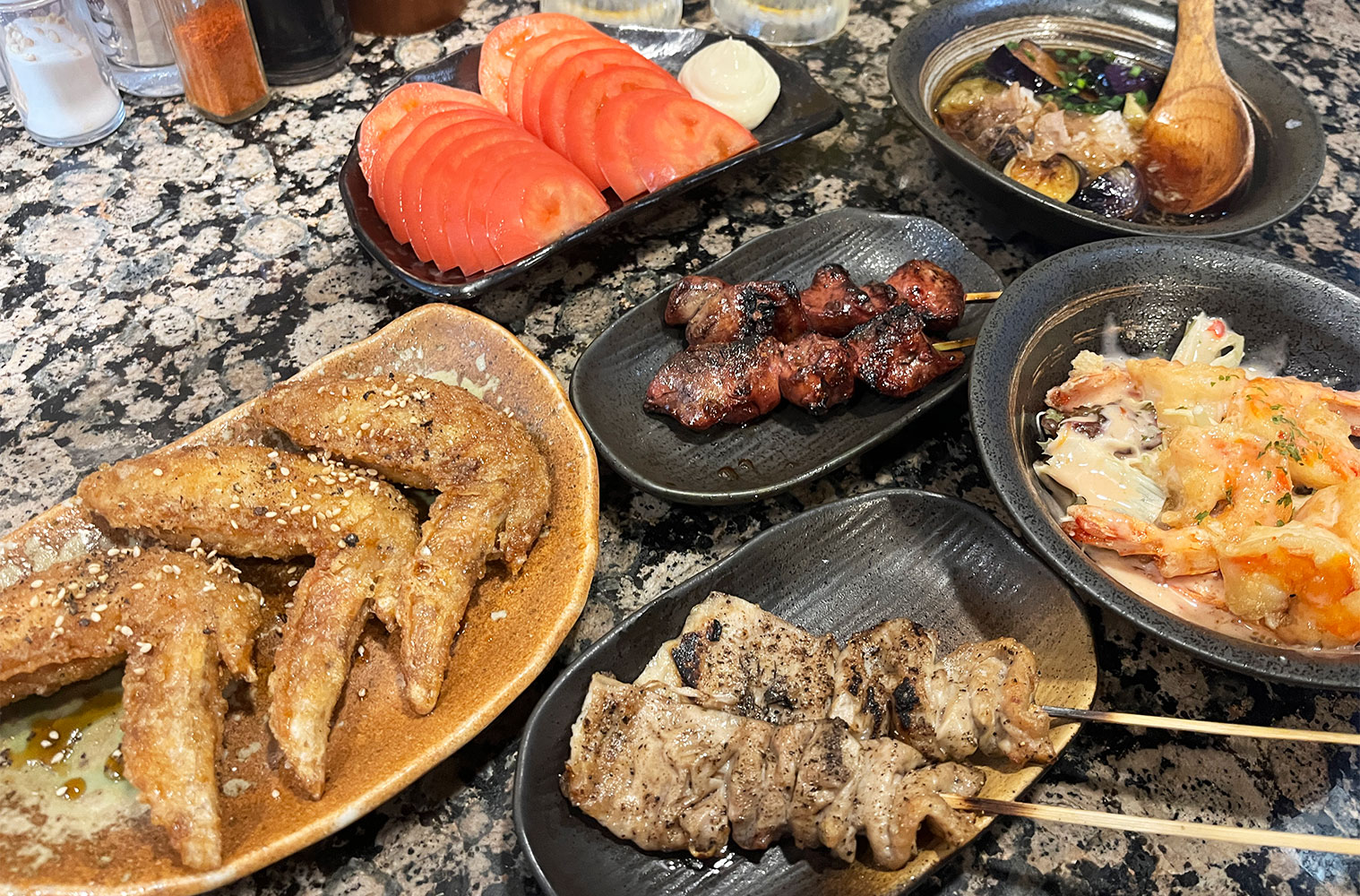 諸江町｜何度も通いたくなる、美味しくて居心地のいい居酒屋「焼き鳥こしむら」