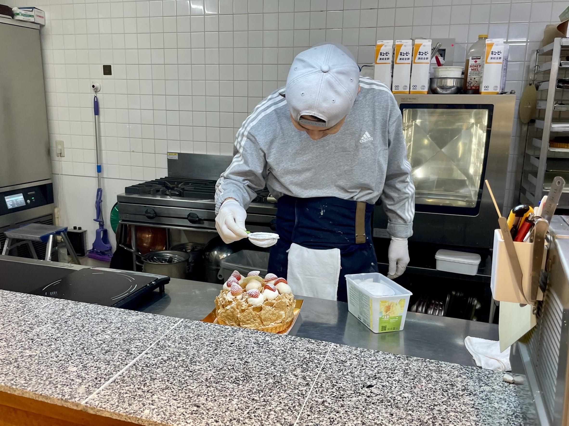 タルト専門店「サロン ド シュークル」の高山さん