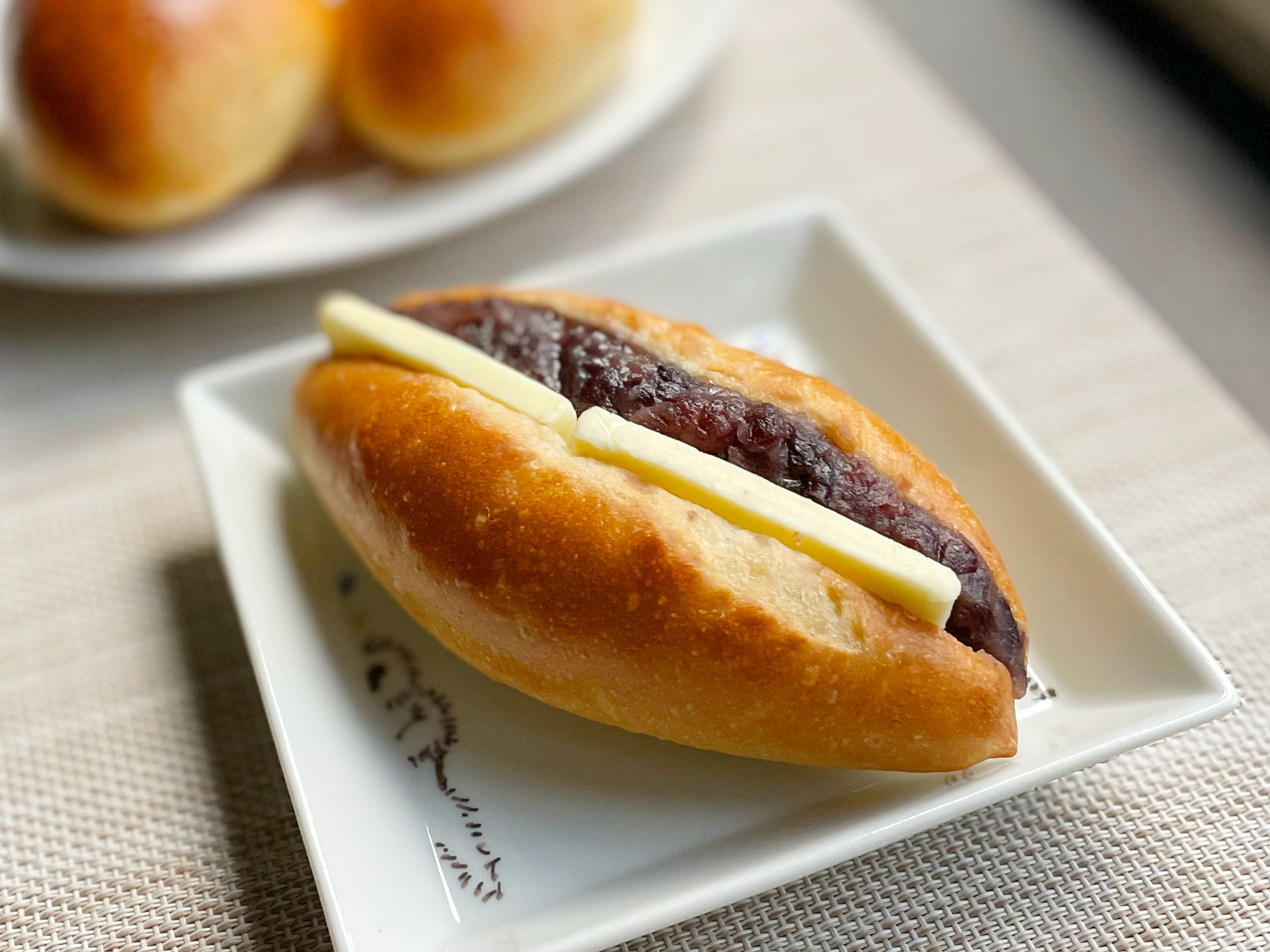 「エフドットベーカリー」のあんバターパン