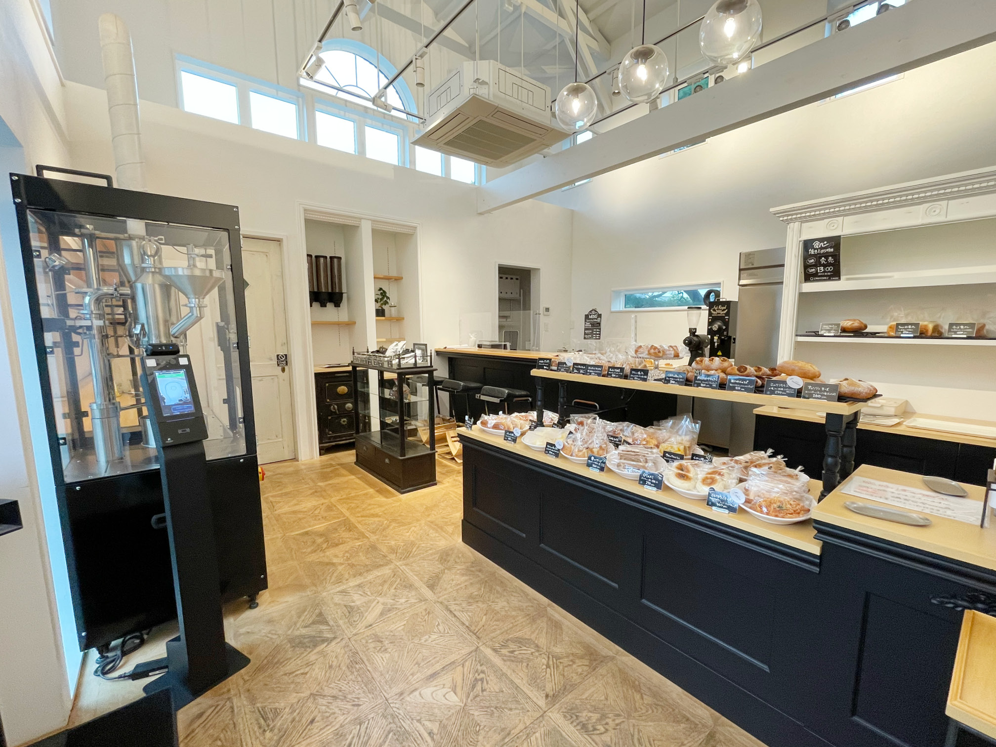 「エフドットベーカリー」の店内