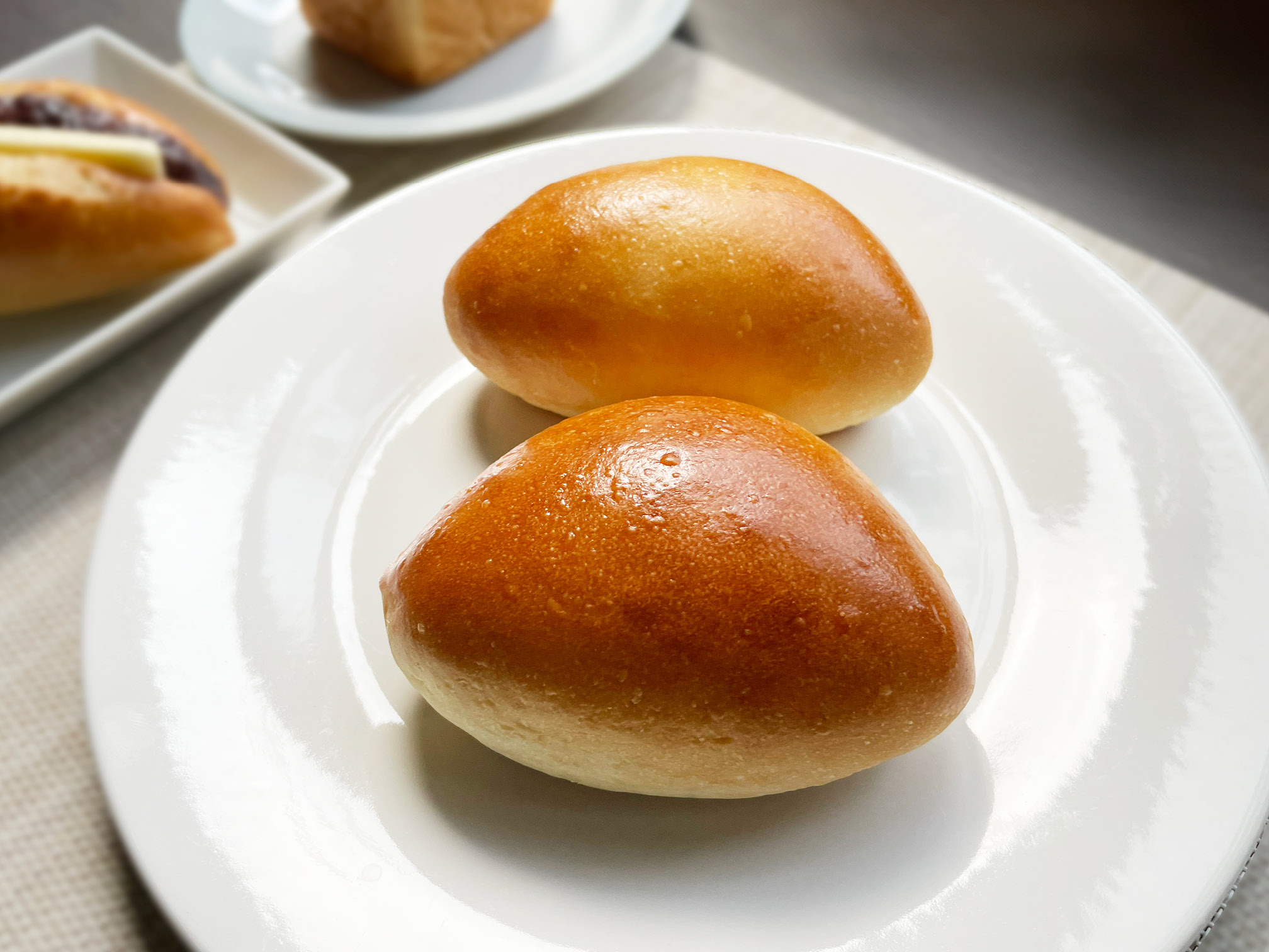 「エフドットベーカリー」のクリームパン