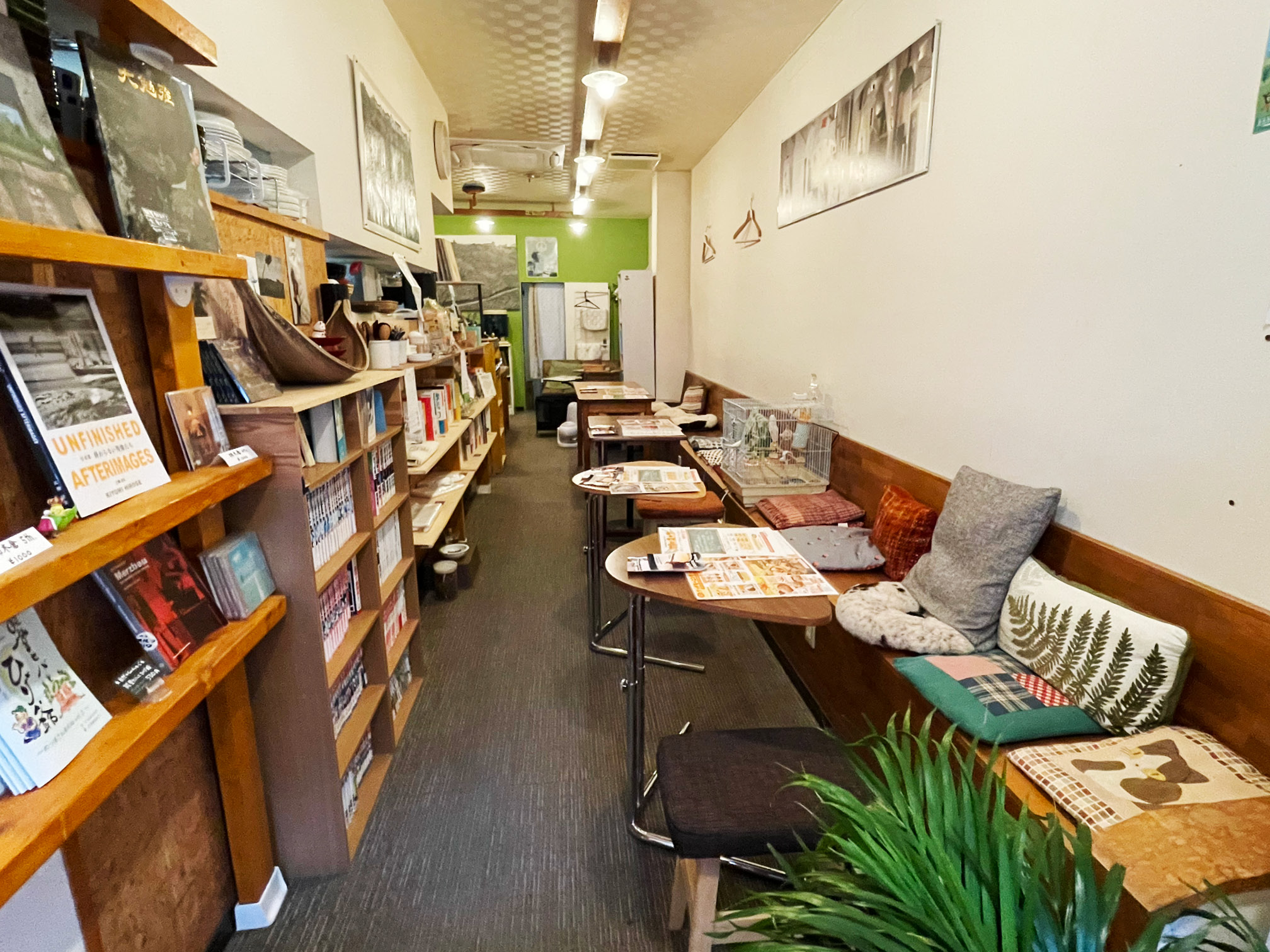 喫茶メルツバウの店内