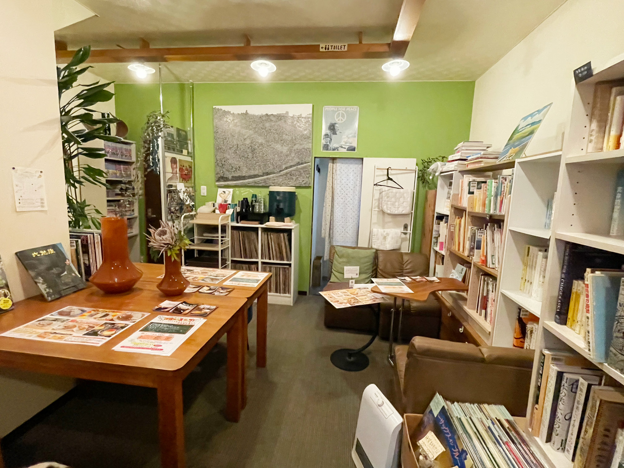 喫茶メルツバウの店内