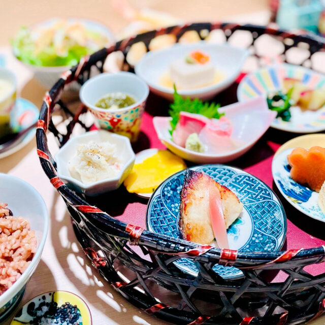 堀川町｜金沢の旬を凝縮したごほうびグルメ！金沢駅前の隠れ家「すし居酒屋 楽（らく）」