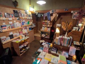 石引｜レトロビルにたたずむ、明日を生きるための自分だけの1冊と出会える個性派書店「if you（イフ ユウ）」