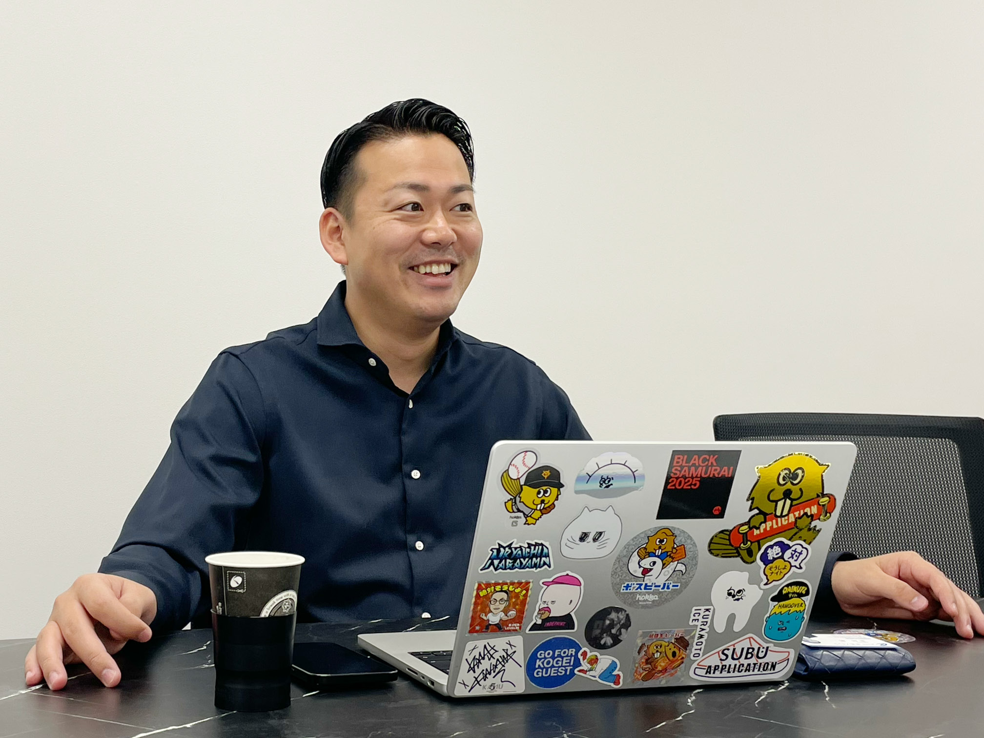 北陸製菓株式会社の高崎社長