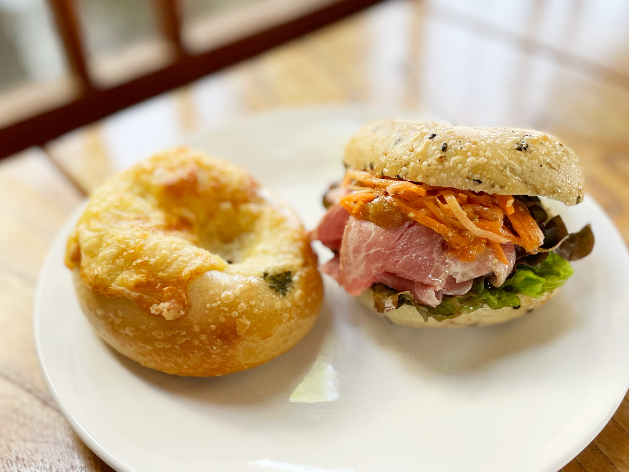 ハムチーズベーグルとベーグルサンド