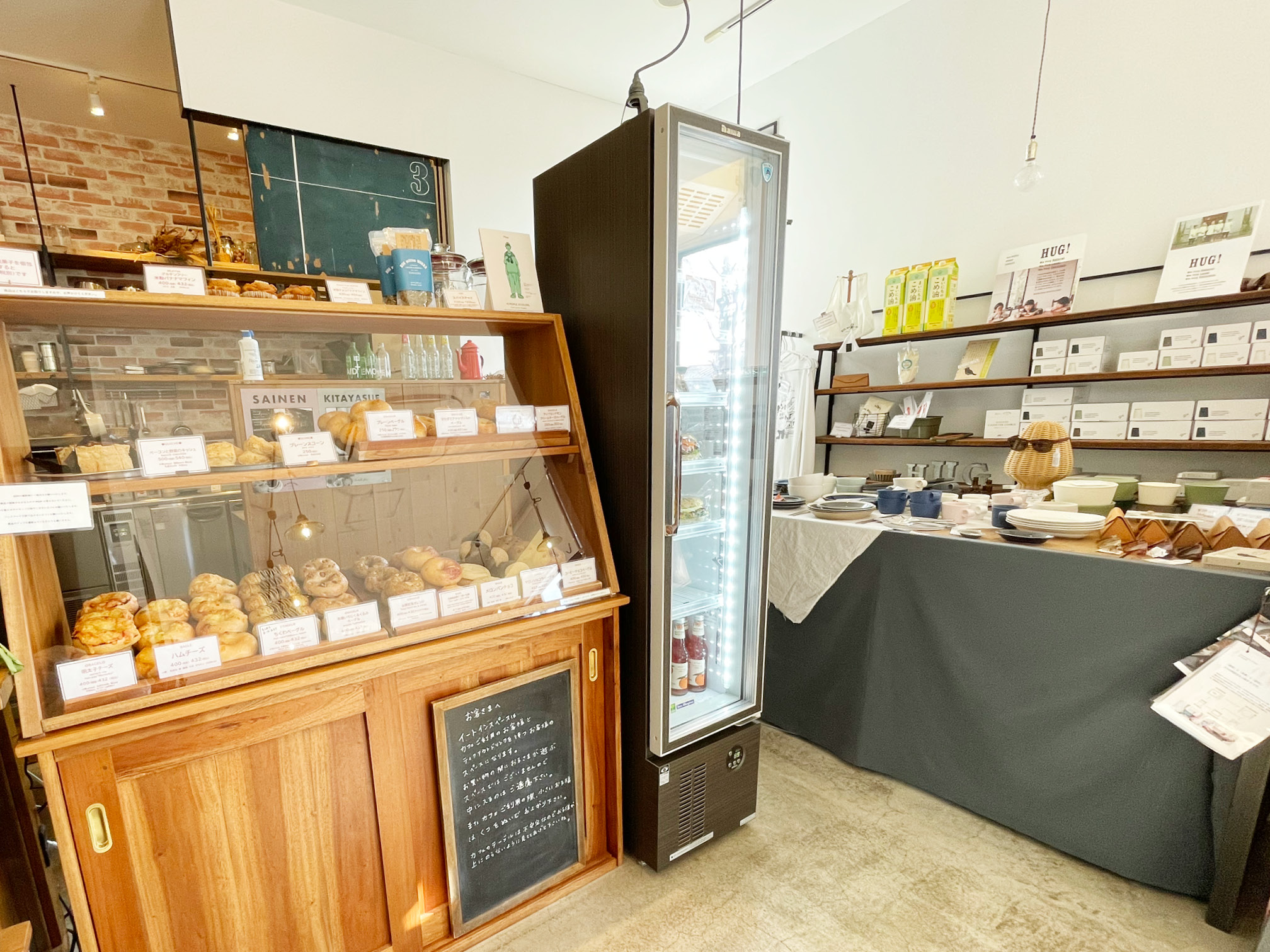 ハグ・ミトン・ワークスの店内に並ぶベーグル