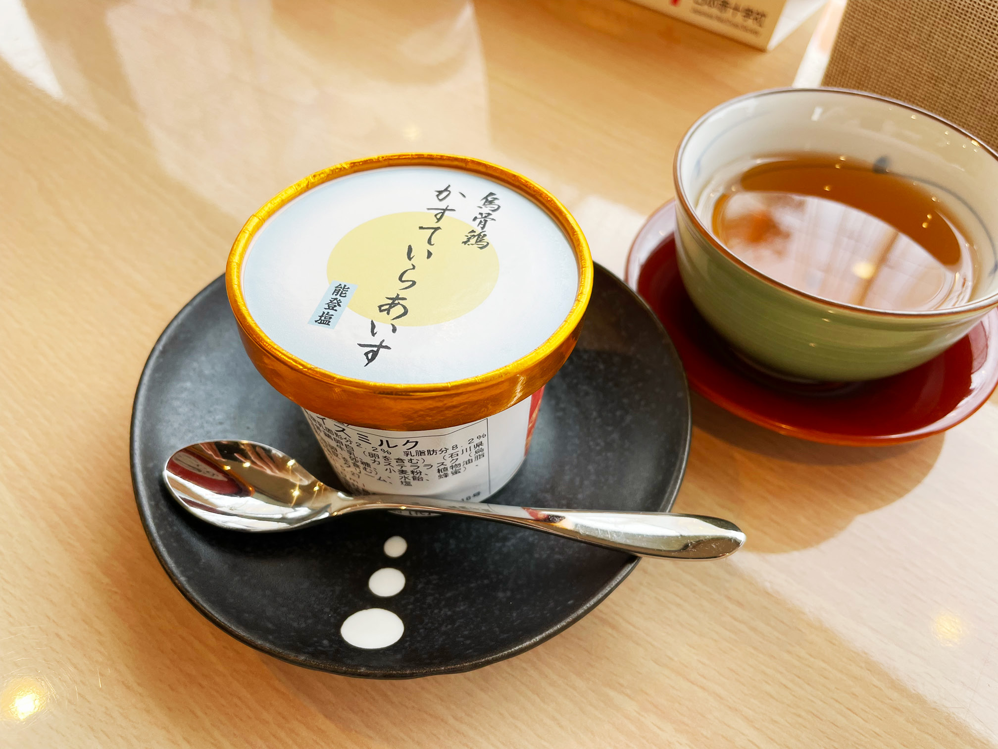 烏骨鶏かすていらあいす能登塩