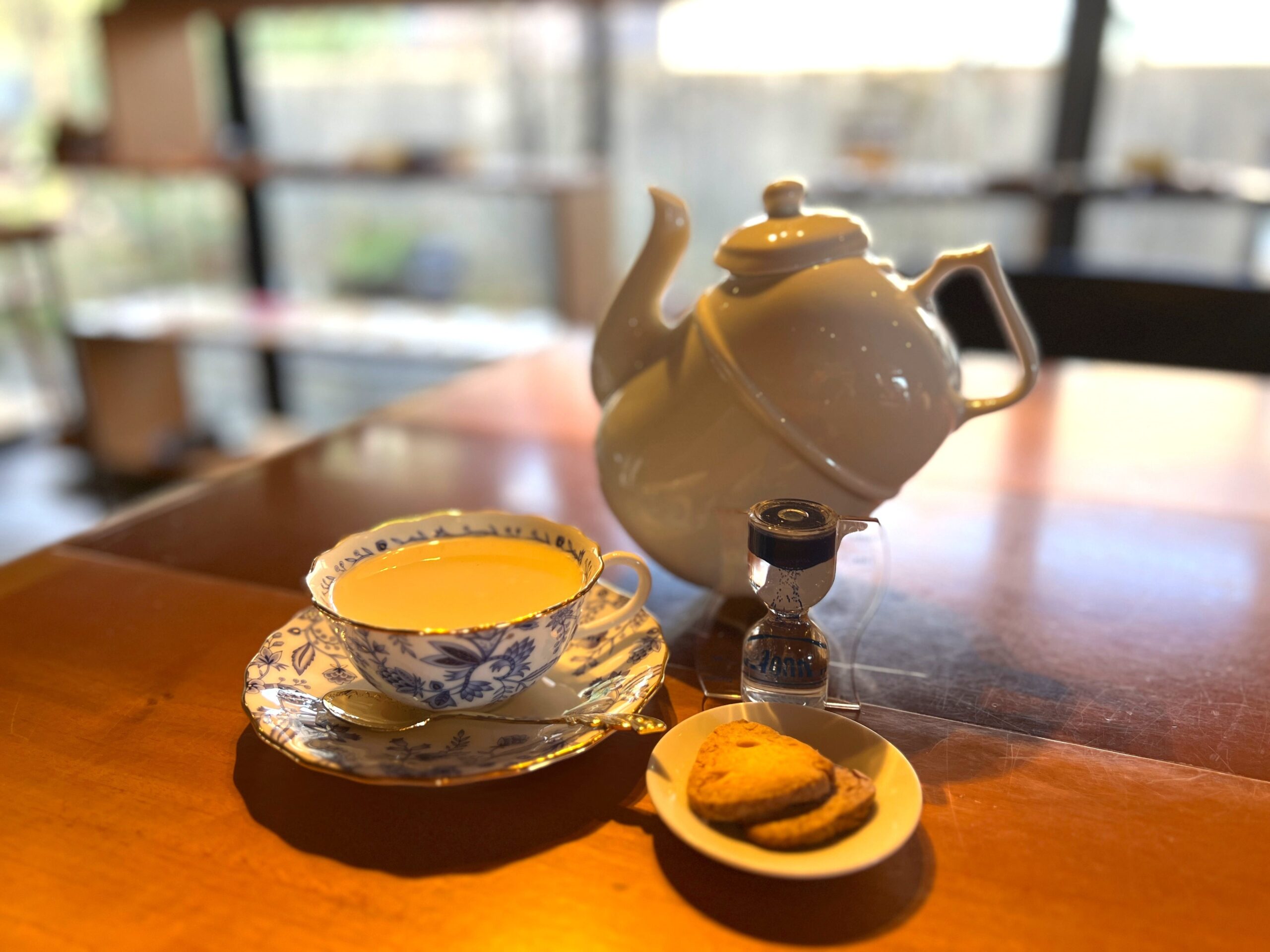 藤江北｜「はんなり」な時間に寄り添う、読書と雑貨とこだわりカフェ「はんな」