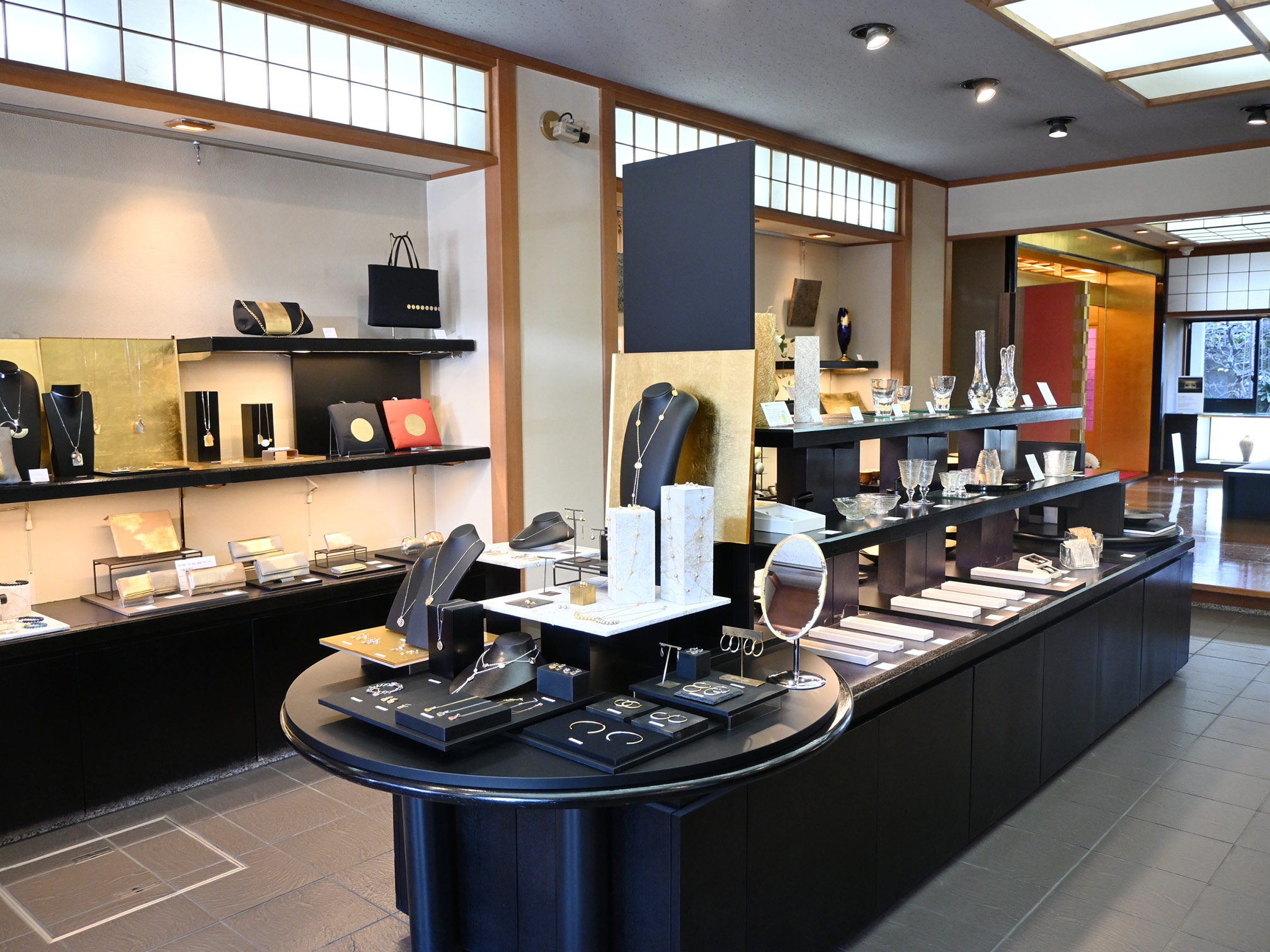 箔座本店の店内