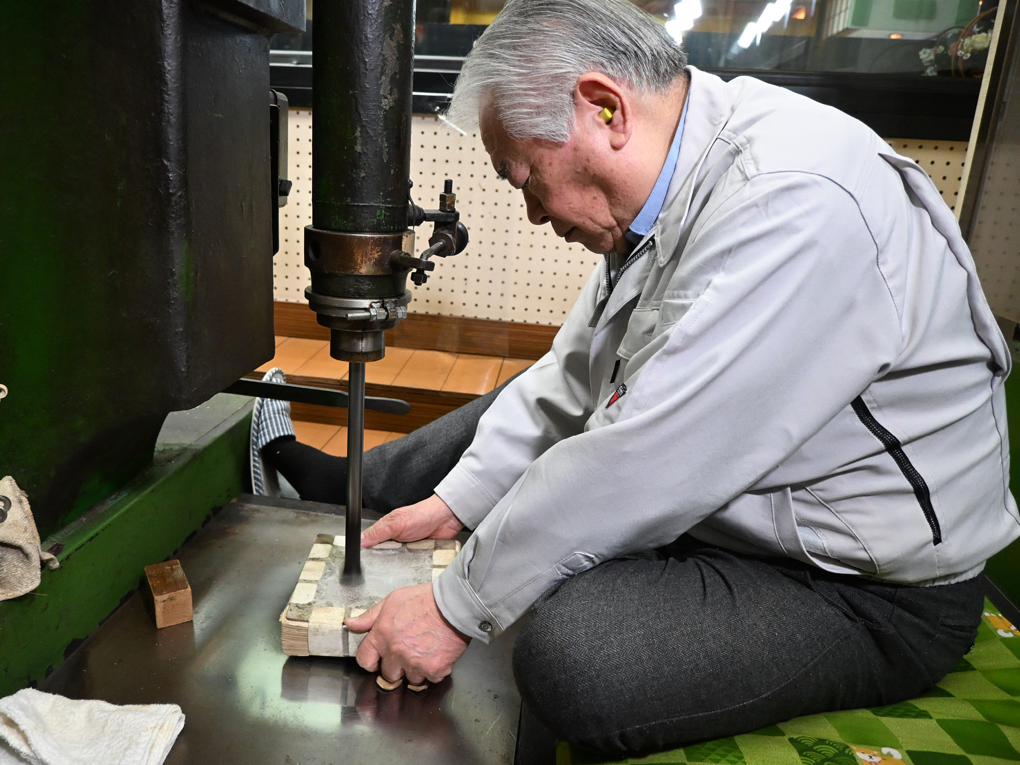 箔座の金箔職人