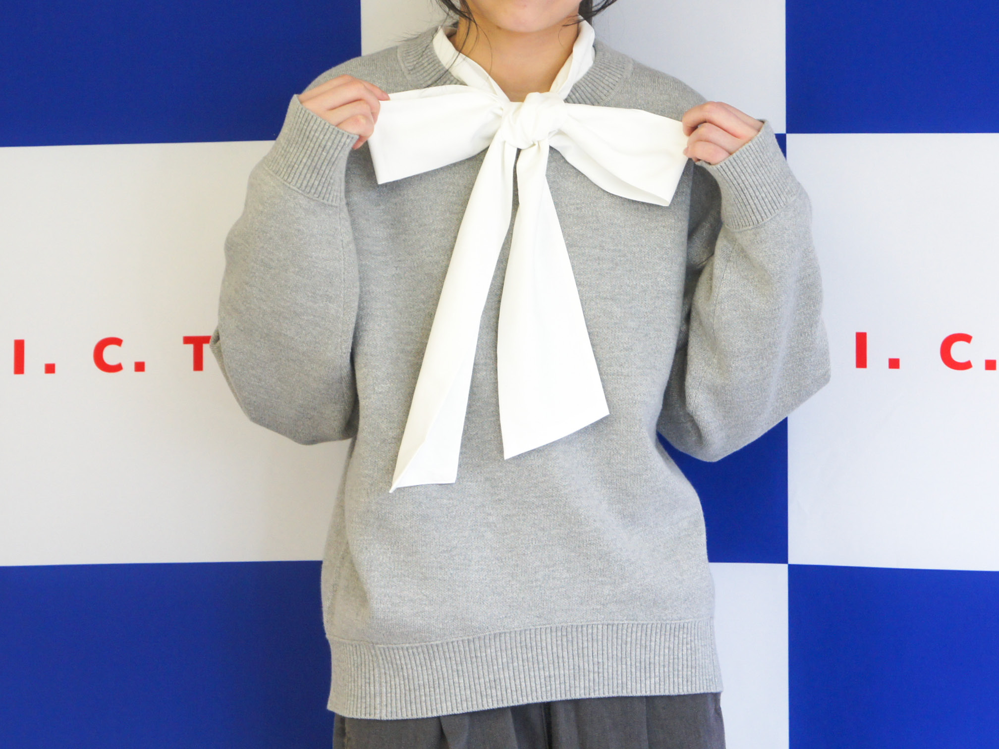 ジーユーのボウタイブラウスとプルオーバー