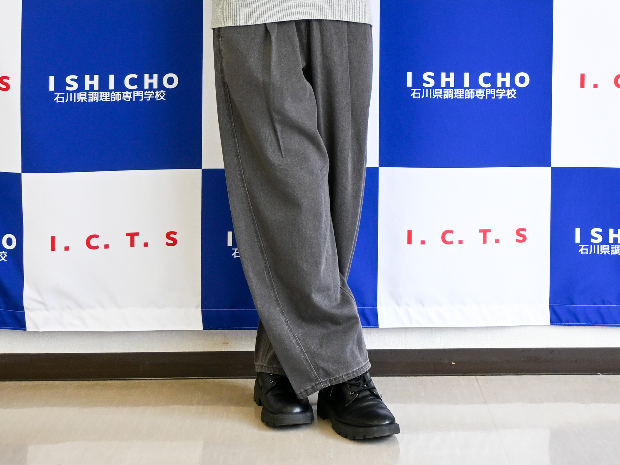 ジーユーのバレルアンクルパンツ