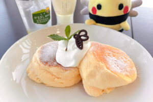 大桑｜はちみつの楽園でしあわせのひとときを。昭和5年創業の養蜂場直営カフェ「金澤やまぎし養蜂場 大桑店／みつばちかふぇ」