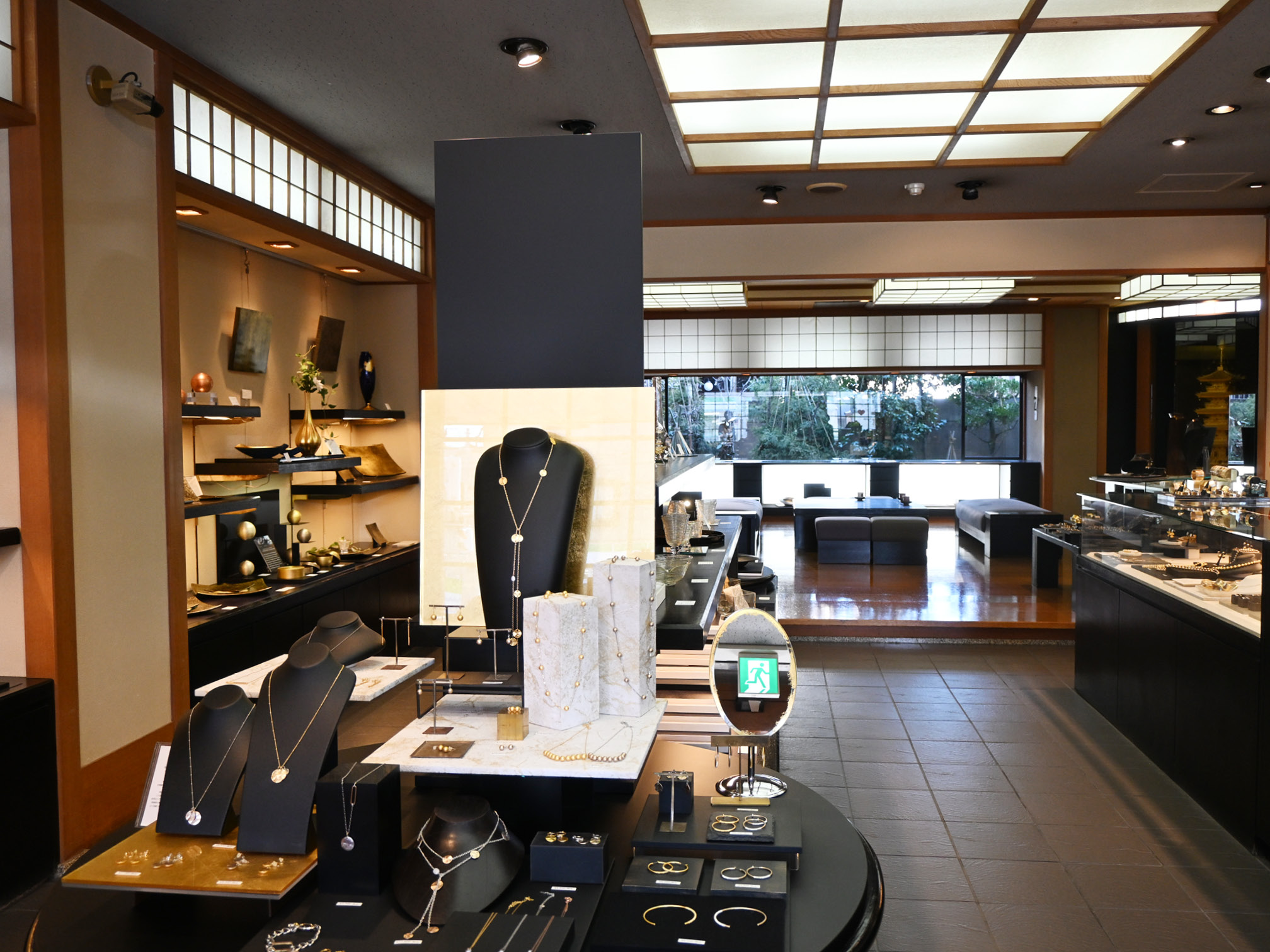 箔座本店の店内