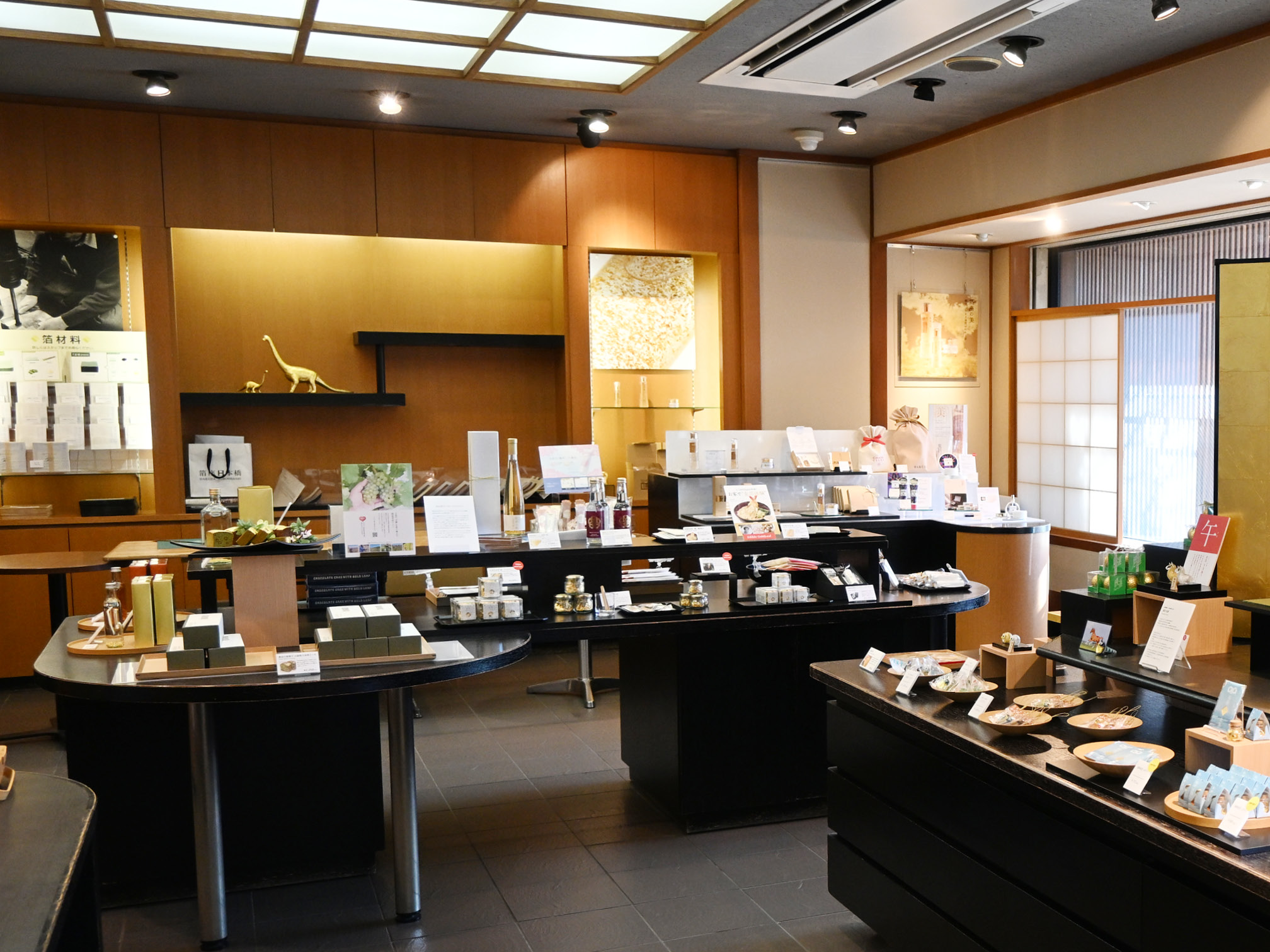 箔座本店の店内