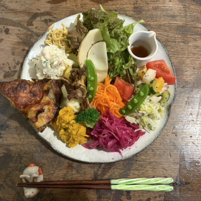 大野｜工房の器で味わう野菜たっぷりのワンプレートランチ「Cafeぎゃるりいっかん」