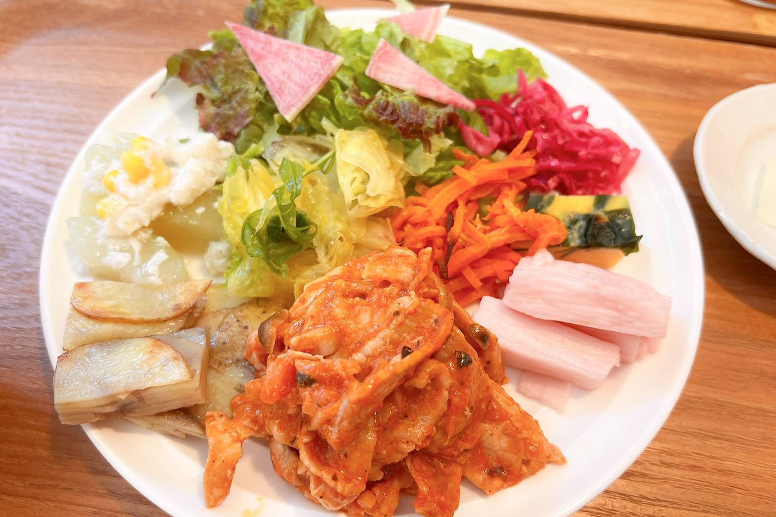 大額｜手作りのお惣菜と金澤めった汁でほっとひと息「ひなた食堂」