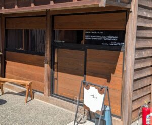 東山｜低い扉の先に、メルボルンがある。「Nonstop Coffee Stand & Roastery（ノンストップコーヒースタンドアンドロースタリー）」