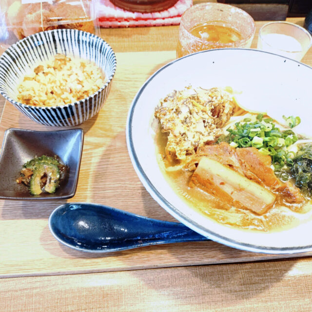 二口町｜沖縄そばの本場の味。金沢で味わう「沖縄そば 山原（やんばる）」