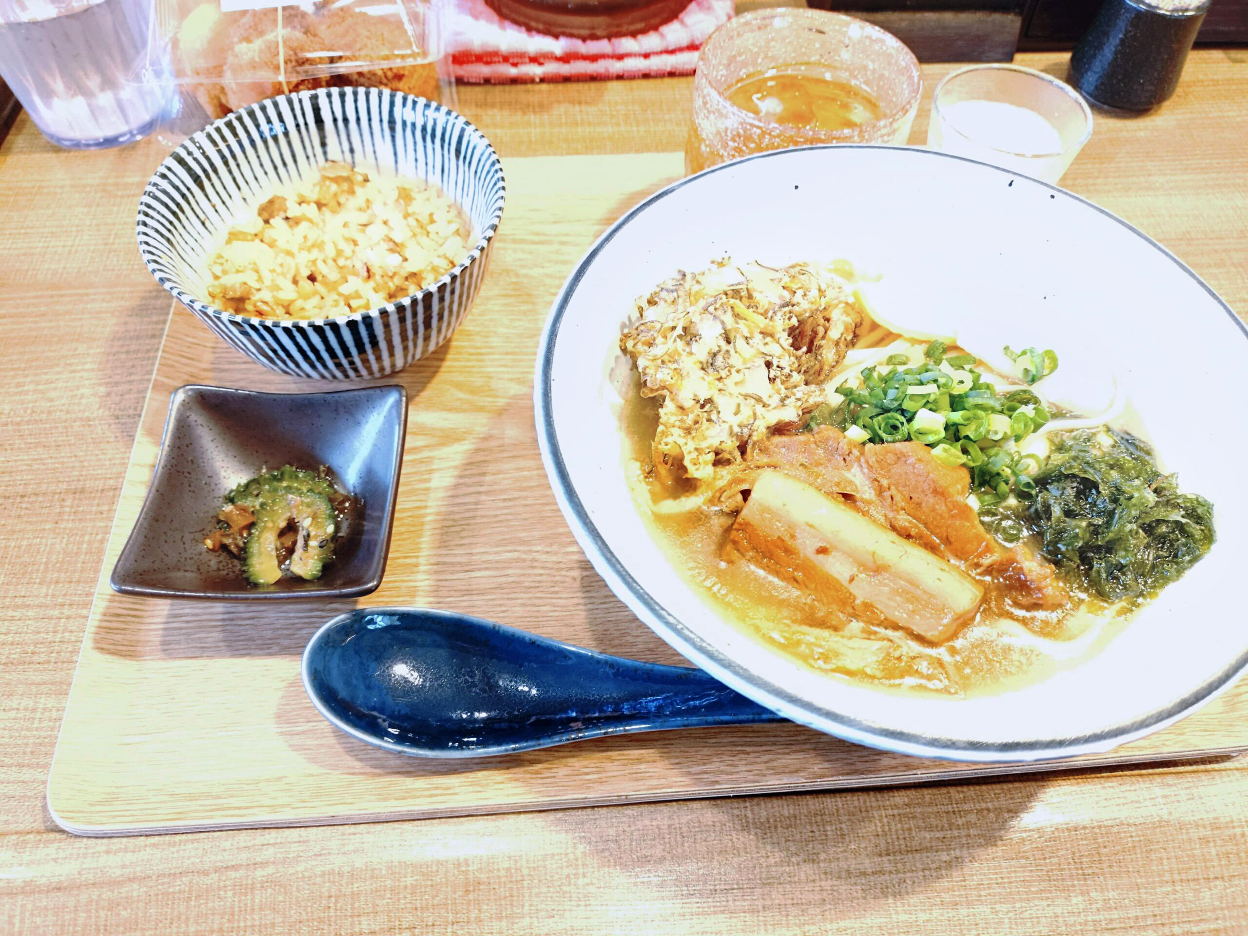 二口町｜沖縄そばの本場の味。金沢で味わう「沖縄そば 山原（やんばる）」